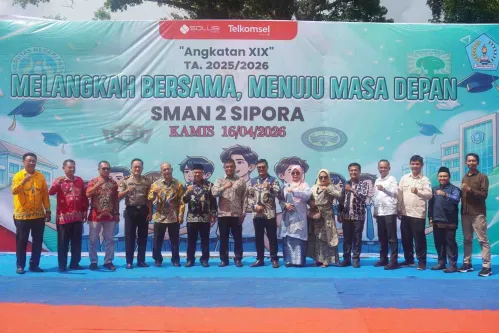Momen Haru dan Bangga Mewarnai Perpisahan Siswa Kelas XII SMA Negeri 2 Sipora
